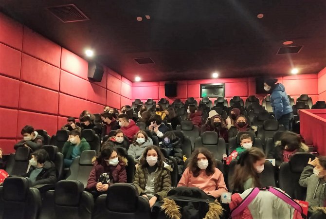 Öğrencilere Yarıyıl Hediyesi Sinema Bileti Oldu