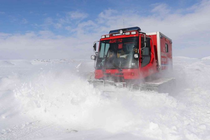 Sağlık Ekipleri Yolu Ulaşıma Kapanan Köydeki Hasta Çocuk İçin Seferber Oldu