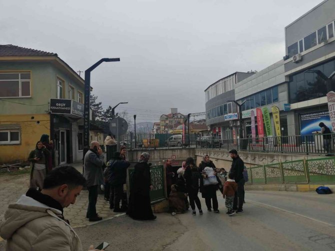 Yolcu Otobüsü Alt Geçitte Sıkıştı, Ekipler Seferber Oldu