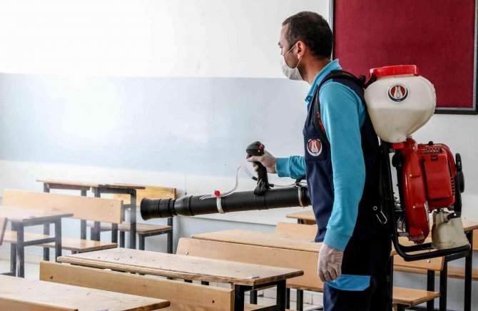 Sincan Belediyesi Yarıyıl Tatilinde Okulları Dezenfekte Etti