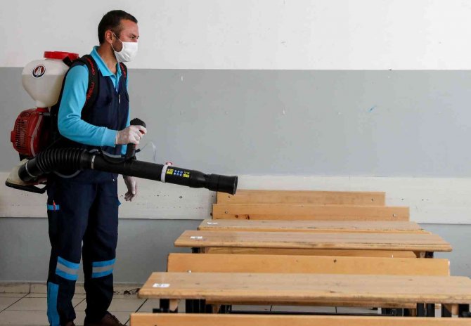 Sincan Belediyesi Yarıyıl Tatilinde Okulları Dezenfekte Etti