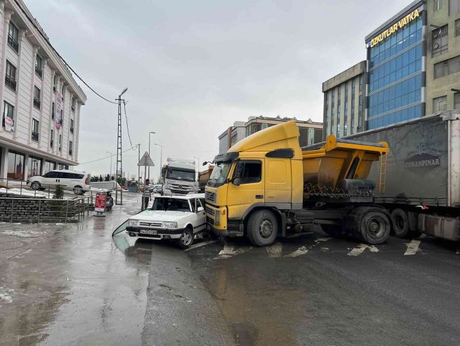 Sultangazi’de Feci Kaza Kamerada: Kıl Payı Ölümden Kurtuldu