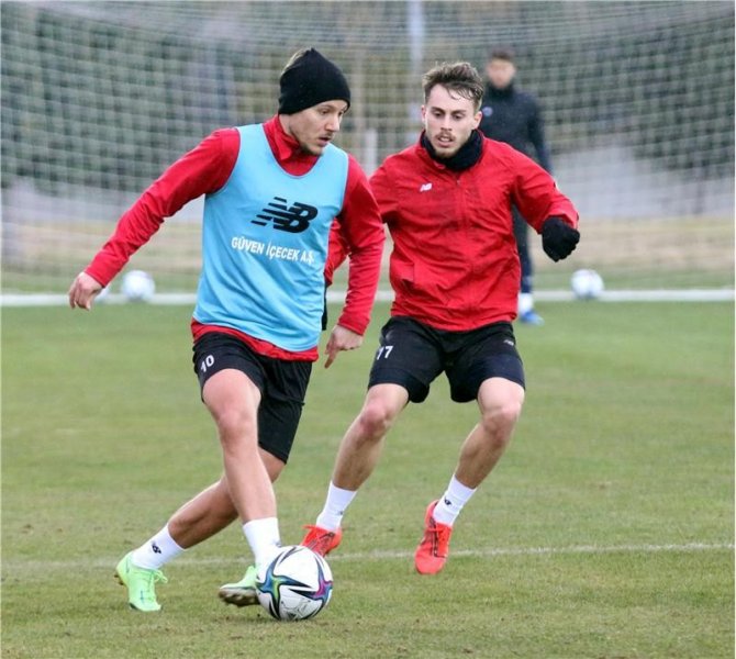 Antalyaspor, Beşiktaş’a 2 Eksikle Hazırlanıyor