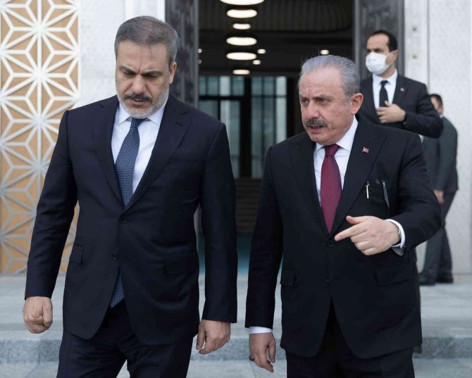 Tbmm Başkanı Şentop, Milli İ̇stihbarat Teşkilatı’nı Ziyaret Etti