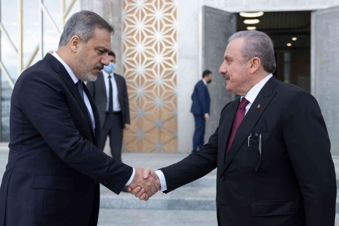 Tbmm Başkanı Şentop, Milli İ̇stihbarat Teşkilatı’nı Ziyaret Etti