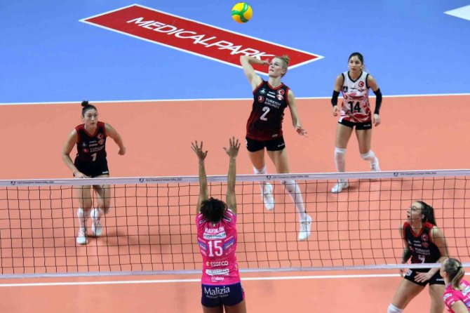 Cev Şampiyonlar Ligi: Türk Hava Yolları: 3 - Igor Gorgonzola Novara: 1