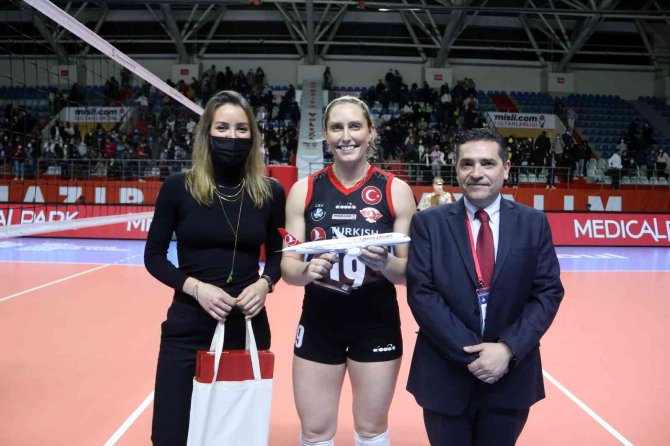 Cev Şampiyonlar Ligi: Türk Hava Yolları: 3 - Igor Gorgonzola Novara: 1