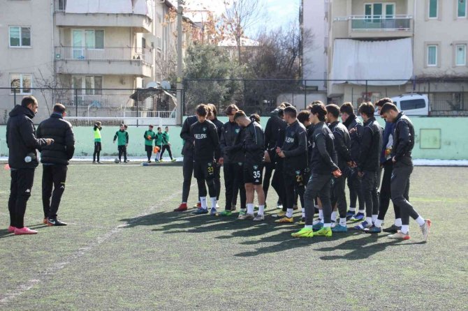 Liderliğe Göz Diken Genç Horozlar, Gözünü Eyüp Maçına Kilitlendi