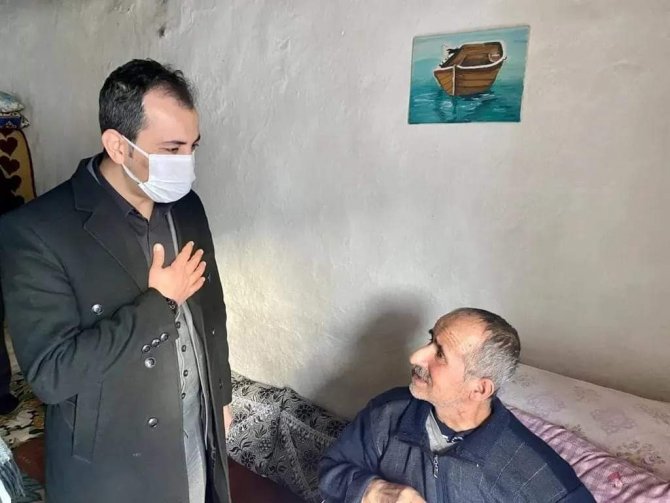 Kaymakam Kundakçı Kar Kalınlığının İş Makinesinin Boyunu Aştığı Yolda