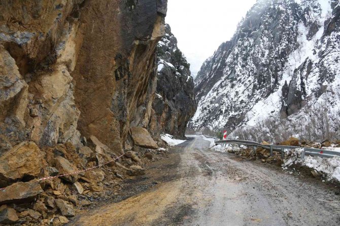 Başkan Öztürk Heyelan Bölgesinde İncelemelerde Bulundu