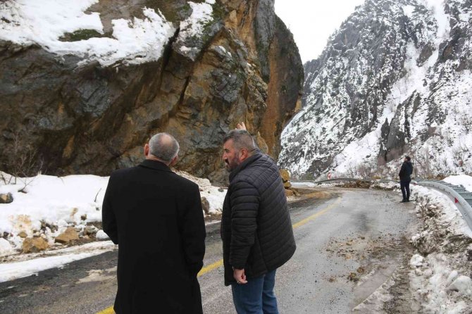 Başkan Öztürk Heyelan Bölgesinde İncelemelerde Bulundu