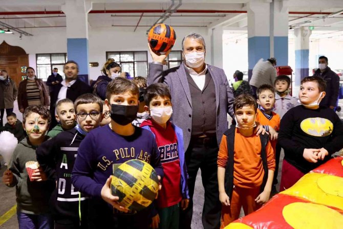 Yunusemre Belediyesinden Çocuklara Tatil Eğlencesi