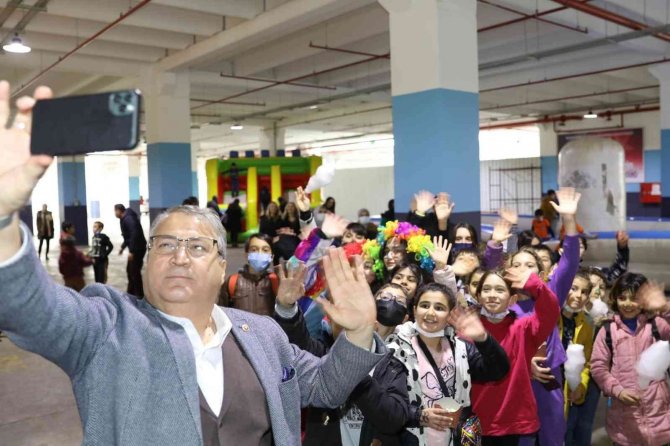 Yunusemre Belediyesinden Çocuklara Tatil Eğlencesi