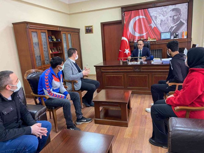 Gençler Devrek Bastonu Yapmayı Öğreniyor