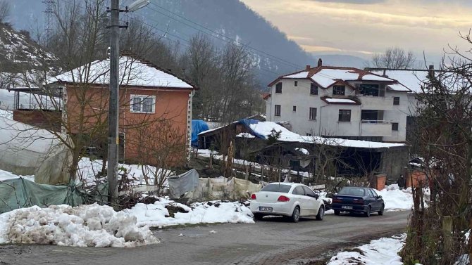 Eşini Çekiçle Öldüren Zanlı Adliyede