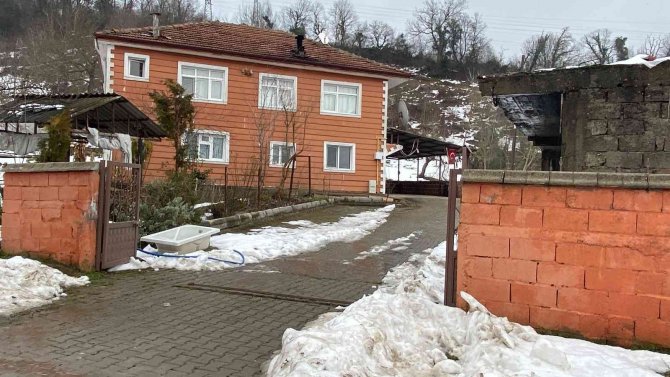 Eşini Çekiçle Öldüren Zanlı Adliyede