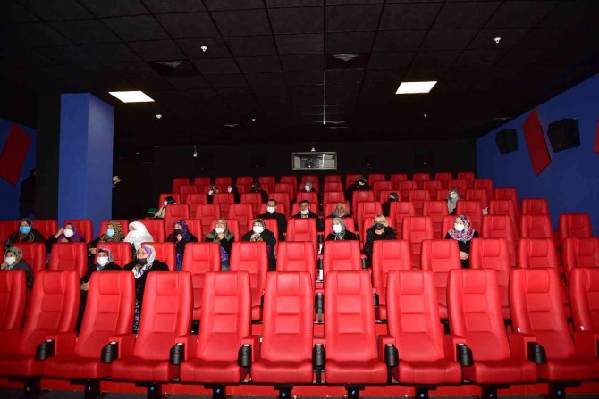 65 Yaş Üstü Büyükler, Eren Bülbün’ün Hayatını Anlatan Filmde, Duygu Dolu Anlar Yaşadı
