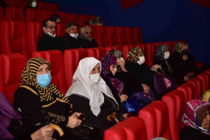 65 Yaş Üstü Büyükler, Eren Bülbün’ün Hayatını Anlatan Filmde, Duygu Dolu Anlar Yaşadı