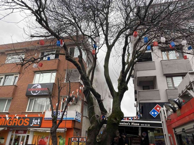 Kadıköy’de 6 Katlı Binada Korkutan Yangın