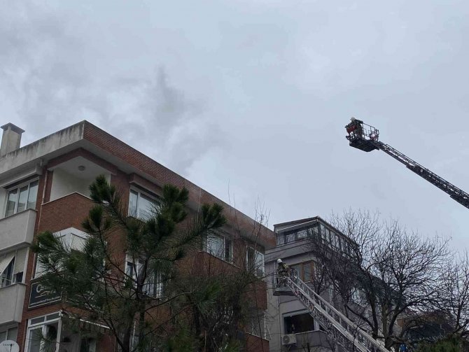 Kadıköy’de 6 Katlı Binada Korkutan Yangın