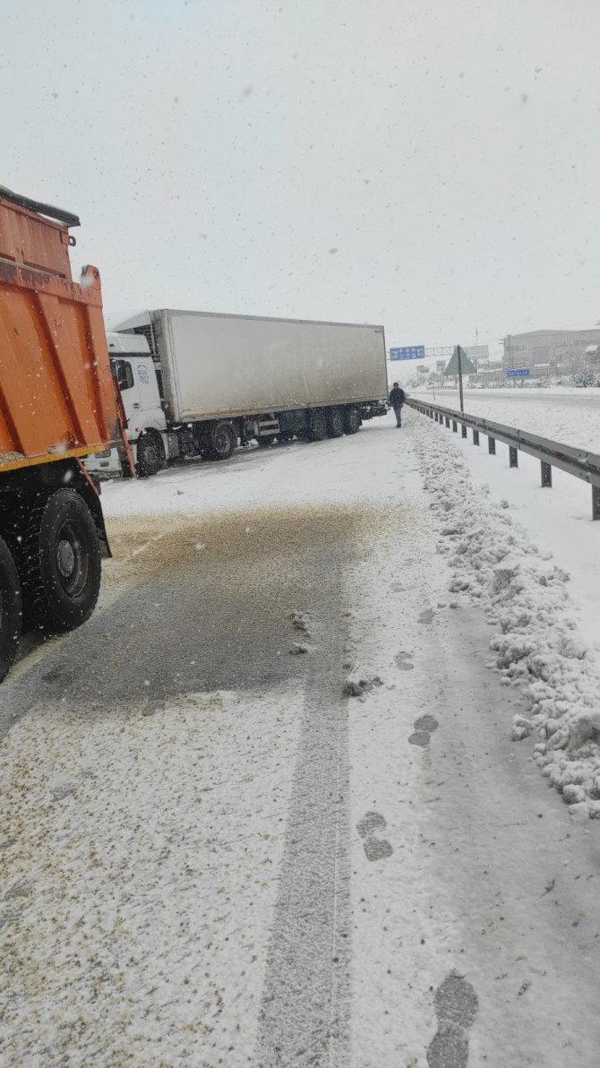 Afyonkarahisar-ankara Karayolu Tek Yönlü Olarak Bir Süre Ulaşıma Kapandı
