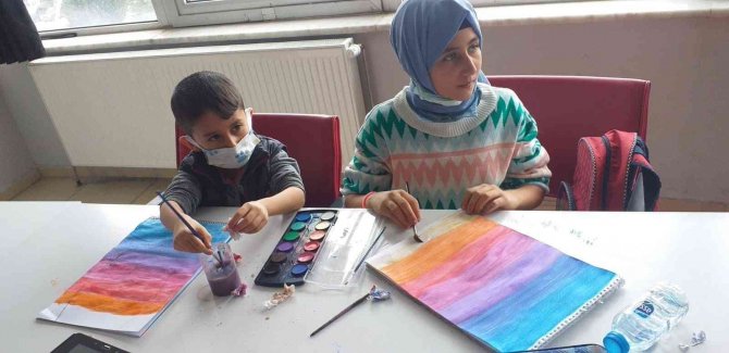 Geleceğin Ressamları Bu Kursta Eğitim Alıyor