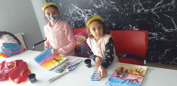 Geleceğin Ressamları Bu Kursta Eğitim Alıyor