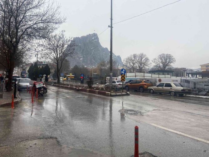 Afyonkarahisar’da Yağmur Yağışı Etkili Oldu