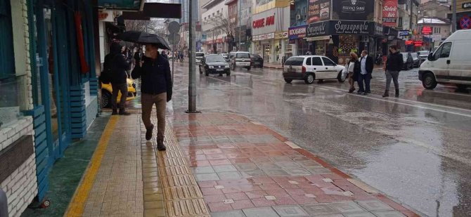 Afyonkarahisar’da Yağmur Yağışı Etkili Oldu