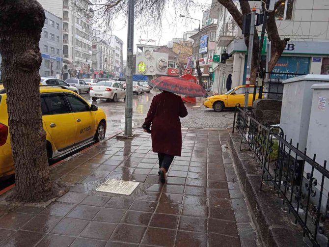 Afyonkarahisar’da Kar Yağışı Başladı