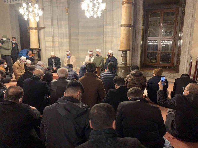 Ak Parti İ̇stanbul İ̇l Gençlik Kolları’ndan Regaip Kandili Programı