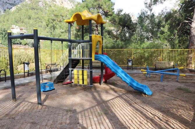 Alanya’da 2 Mahalleye Çocuk Parkı
