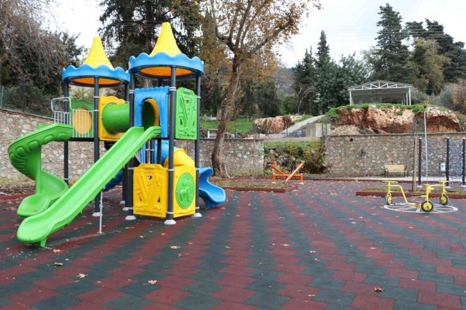 Alanya’da 2 Mahalleye Çocuk Parkı