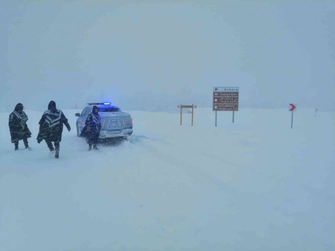 Jandarma, 412 Devriyeden Oluşan 897 Personel İle Hava Muhalefetiyle Mücadele Ediyor