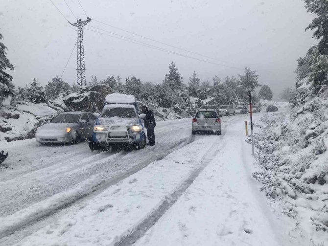Antalya-konya Karayolu Araç Trafiğine Kapatıldı