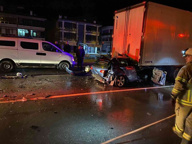 Tır’ın Altına Giren Otomobil Sürücüsü Öldü