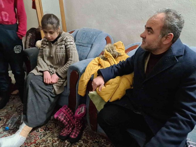 Ayakları Kangren Olmak Üzereyken Buldukları Çocuğu Kurtaran Polis Memurları O Anları Anlattı