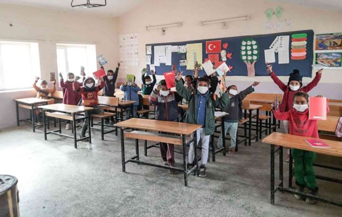 Buca’dan Kars’a Kitap Köprüsü