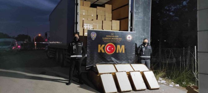 Bursa’da Kaçak Sigara Operasyonu; Piyasa Değeri 5 Buçuk Milyon