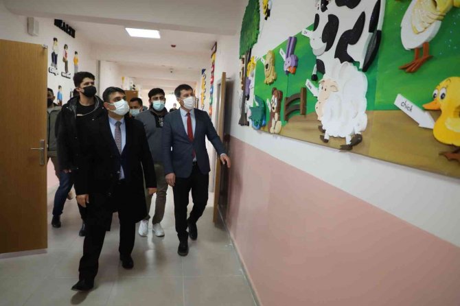 Cizre Kaymakamı Tunç, Yapımı Tamamlanan Okulda İncelemelerde Bulundu