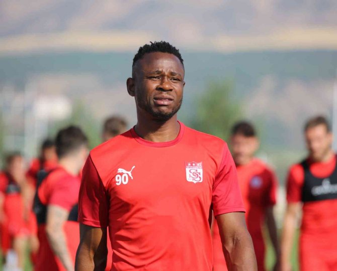Sivasspor’da Leke James Ameliyat Edildi