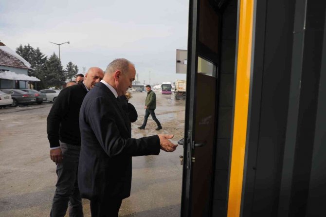 Belediye Taksi Duraklarını Yeniliyor