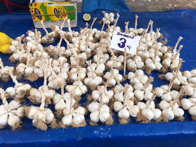 Sarımsağın Demeti 3, Kilosu 20 Liraya Kadar Düştü