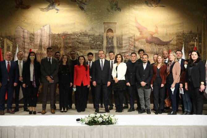 Bakan Kasapoğlu, Yabancı Yayın Kuruluşlarının Mensupları İle Bir Araya Geldi