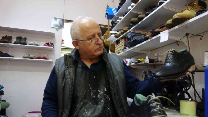 Giresunlu Ayakkabı Ustası Fabrika Üretimine Karşın Yarım Asırdır El Emeği Ayakkabı Üretmeyi Sürdürüyor