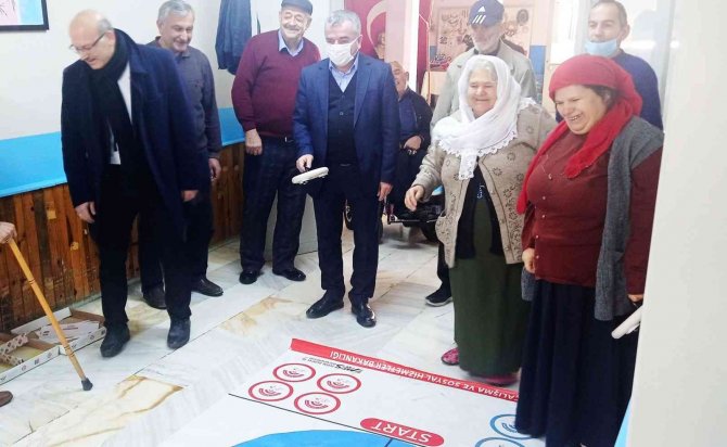 Başkan Özdemir Huzurevi Sakinleri İle Curling Ve Bocce Oynadı
