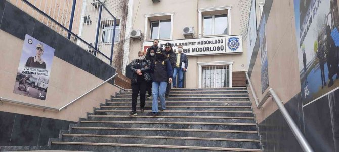 Yabancı Uyruklu Kadının Çantasını Çalan Hırsızlar Yakalandı