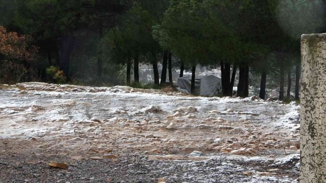 Aydos Ormanına Yeniden Kar Yağmaya Başladı