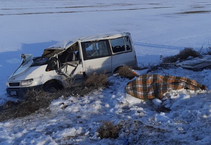 Karaman’da Servis Minibüsü Devrildi: 1 Ölü, 5 Yaralı