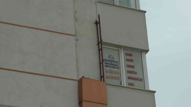 Kayseri’de Rüzgar Çatıları Uçurdu, Kaplamaları Söktü